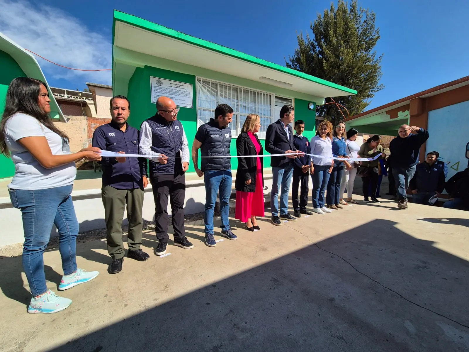 Encabeza Alfonso Martínez gira de obras en escuelas y clínica municipal