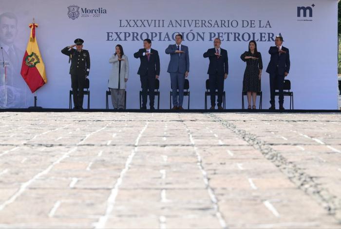 Encabeza Alfonso Martínez LXXXVIII Aniversario de la Expropiación Petrolera