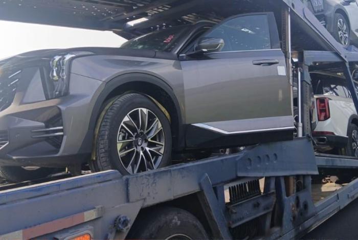 Encapuchados intentan r0bar camión nodriza pero ¡no pudieron bajar los autos!