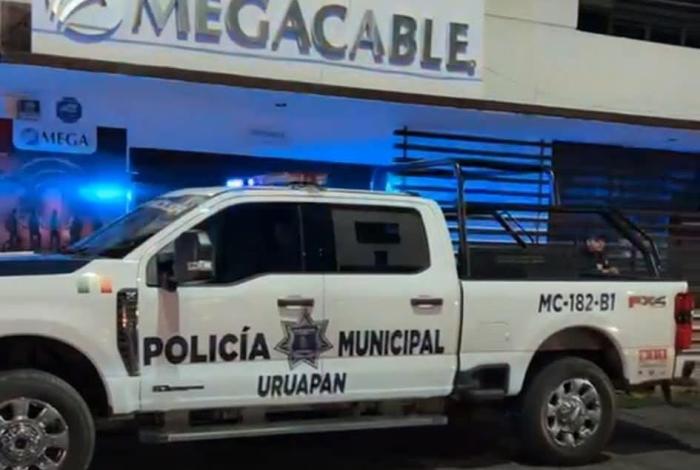 Encapuchados y armados, asaltan oficinas de Megacable en Uruapan