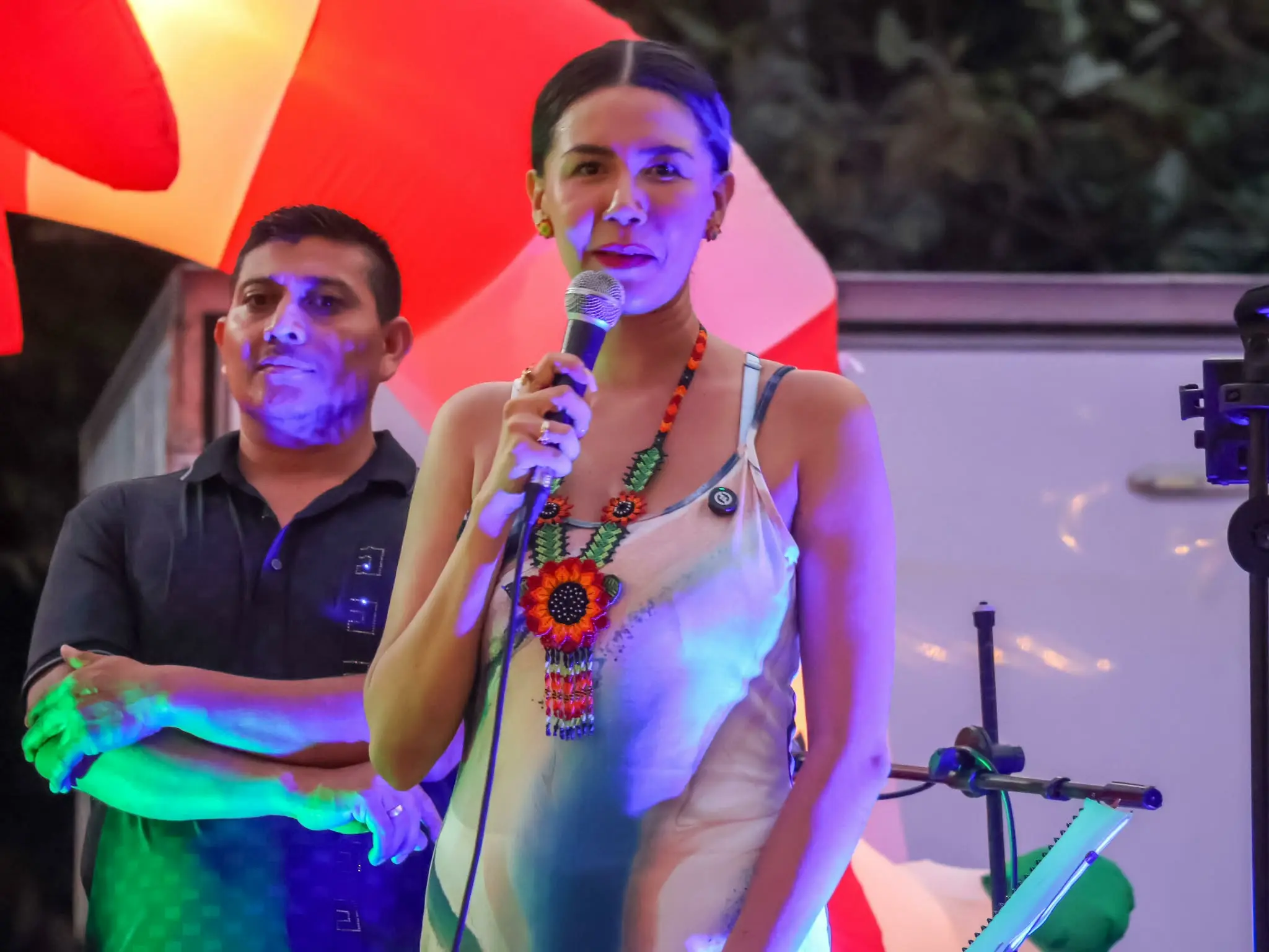 Encendido del Pino Navideño Reúne a Familias en la Presa La Villita