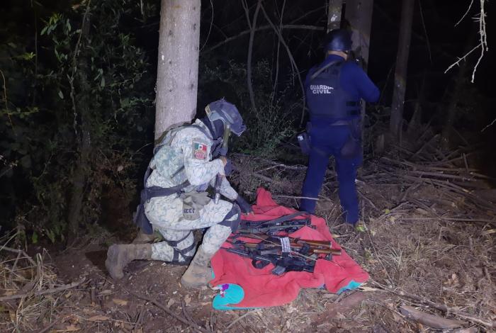 Encuentran armas abandonadas, en brecha de Pátzcuaro