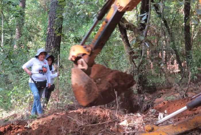 Encuentran cinco osament4as humanas en fosas clandestinas, en el Cerro de la Cruz
