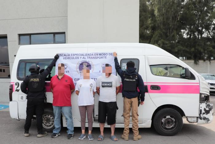 Encuentran combi de la ruta Rosa robada con violencia, en la Gertrudis Sánchez