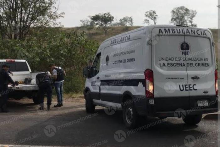 Encuentran cu3rpo calc1nado en carretera de Contepec