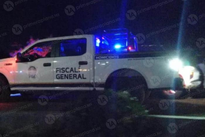 Encuentran cu3rpo de adulto mayor a la orilla de la carretera, en Villa Madero