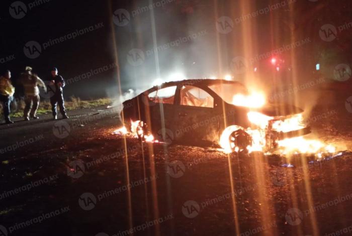 Encuentran taxi de transportista desaparecido en Pátzcuaro, calcinado