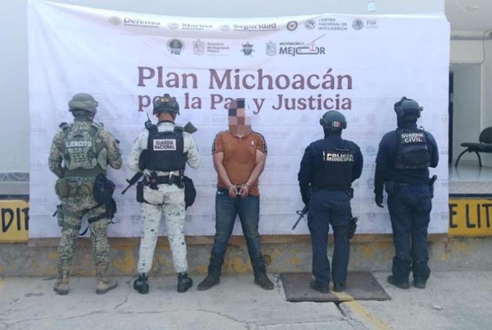 Enfrentamiento en Apatzingán deja un detenido y autos asegurados