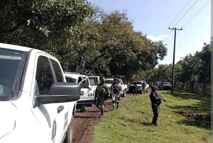 Enfrentamiento entre grupos delincuenciales deja un muerto y explosivos y armas aseguradas en Tingambato