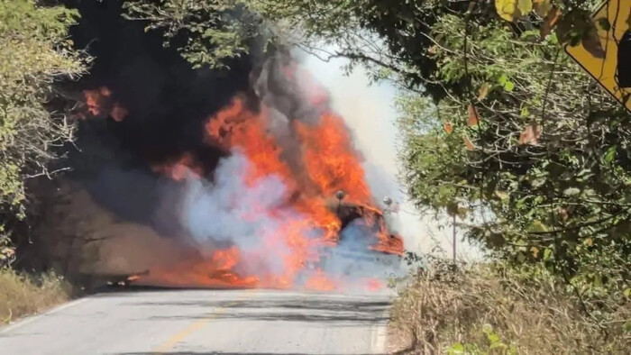 Enfrentamientos y bloqueos con quema de vehículos en Jalisco, resulta en muertos y heridos