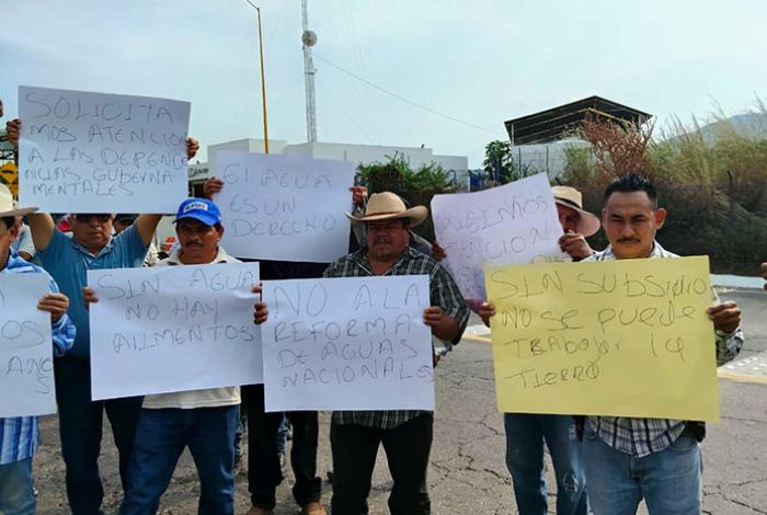 Entre casetas tomadas y rutas interrumpidas: así fue la jornada de protestas en Michoacán