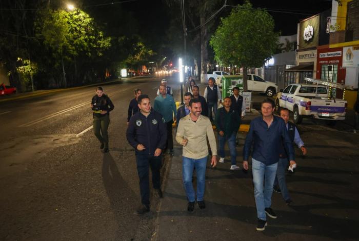Entrega Alfonso Martínez nueva iluminación en la avenida Ventura Puente
