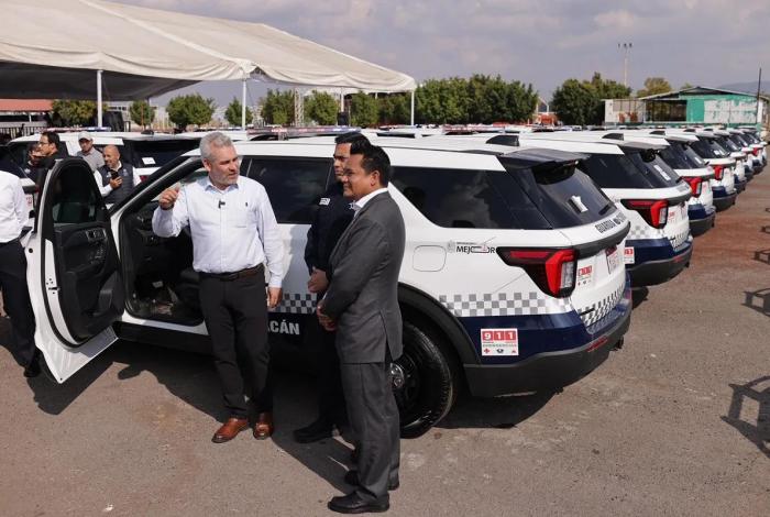 Entrega Bedolla 122 patrullas para reforzar seguridad en municipios