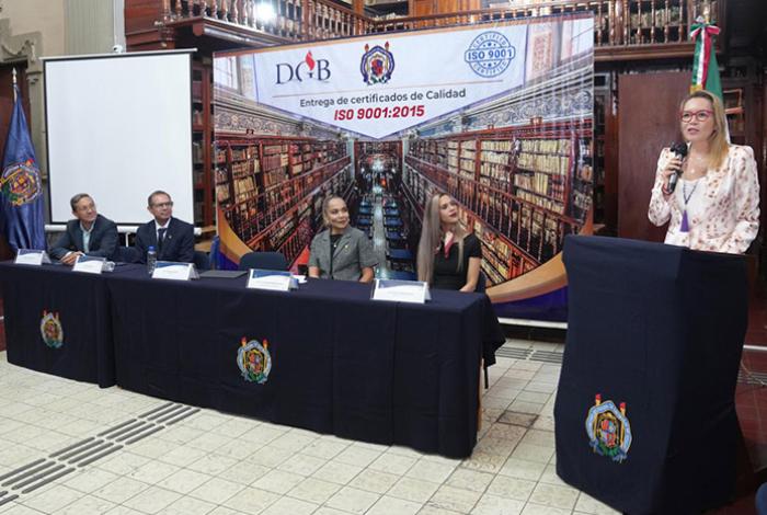 Entrega la rectora Yarabí Ávila ocho nuevos Certificados ISO 9001:2015 al Sistema Bibliotecario de la UMSNH