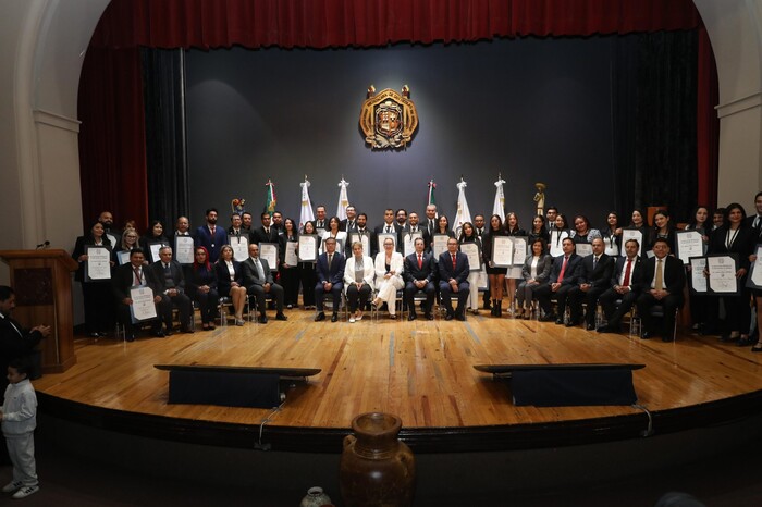 Entrega Yarabí Ávila la Medalla “Dr. Ignacio Chávez Sánchez”; reconocen excelencia de estudiantes de Posgrado 