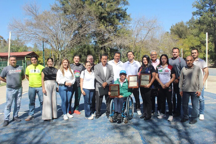 Entrenadores michoacanos reconocen a atletas y entrenadora paralímpicos