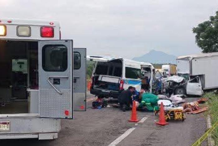 Eran familia, los cinco fallecid0s en accidente en la Siglo XXI