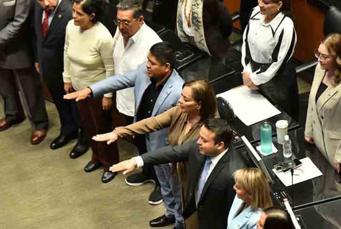 Erasmo Catarino, ganador de La Academia, rinde protesta senador por el Partido Verde