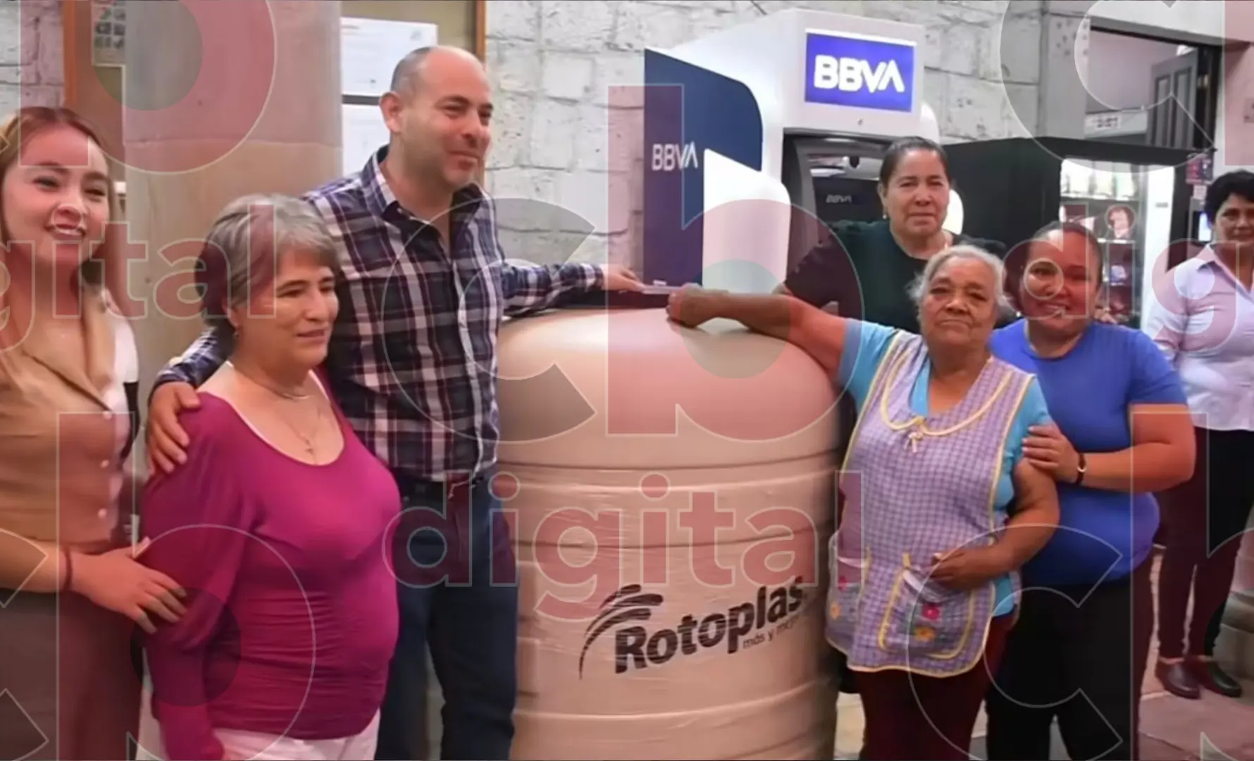 Eric Gaona encabeza proyecto de entrega de tinacos a bajo costo