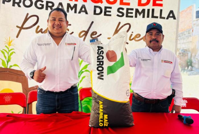 Eric Gaona impulsa al campo tarimbarense con nueva entrega de semilla punta de riego