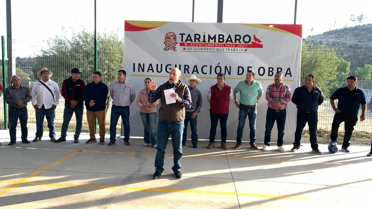 Eric Gaona inaugura Centro Deportivo en beneficio de los habitantes de Santa Cruz