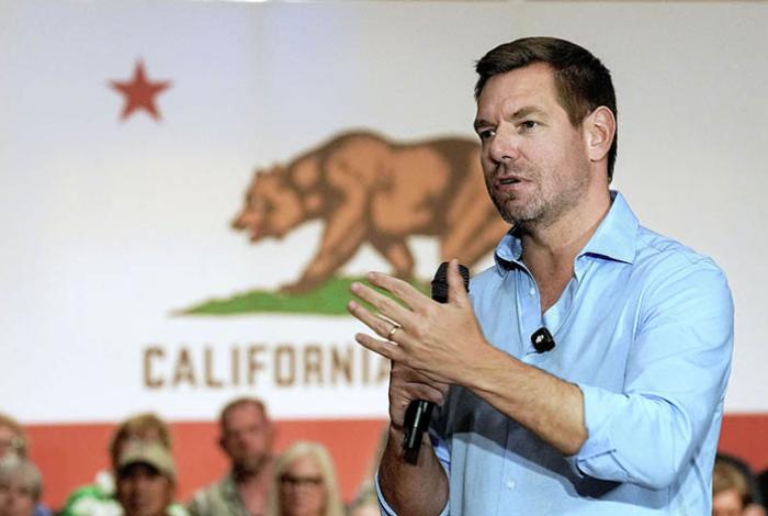 Eric Swalwell renuncia al Congreso de EUA tras denuncias de abuso sexual; quería gobernar California