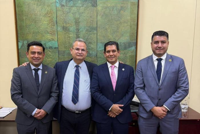 Ernesto Núñez Aguilar se reúne con funcionarios federales en busca de fortalecer las finanzas públicas municipales