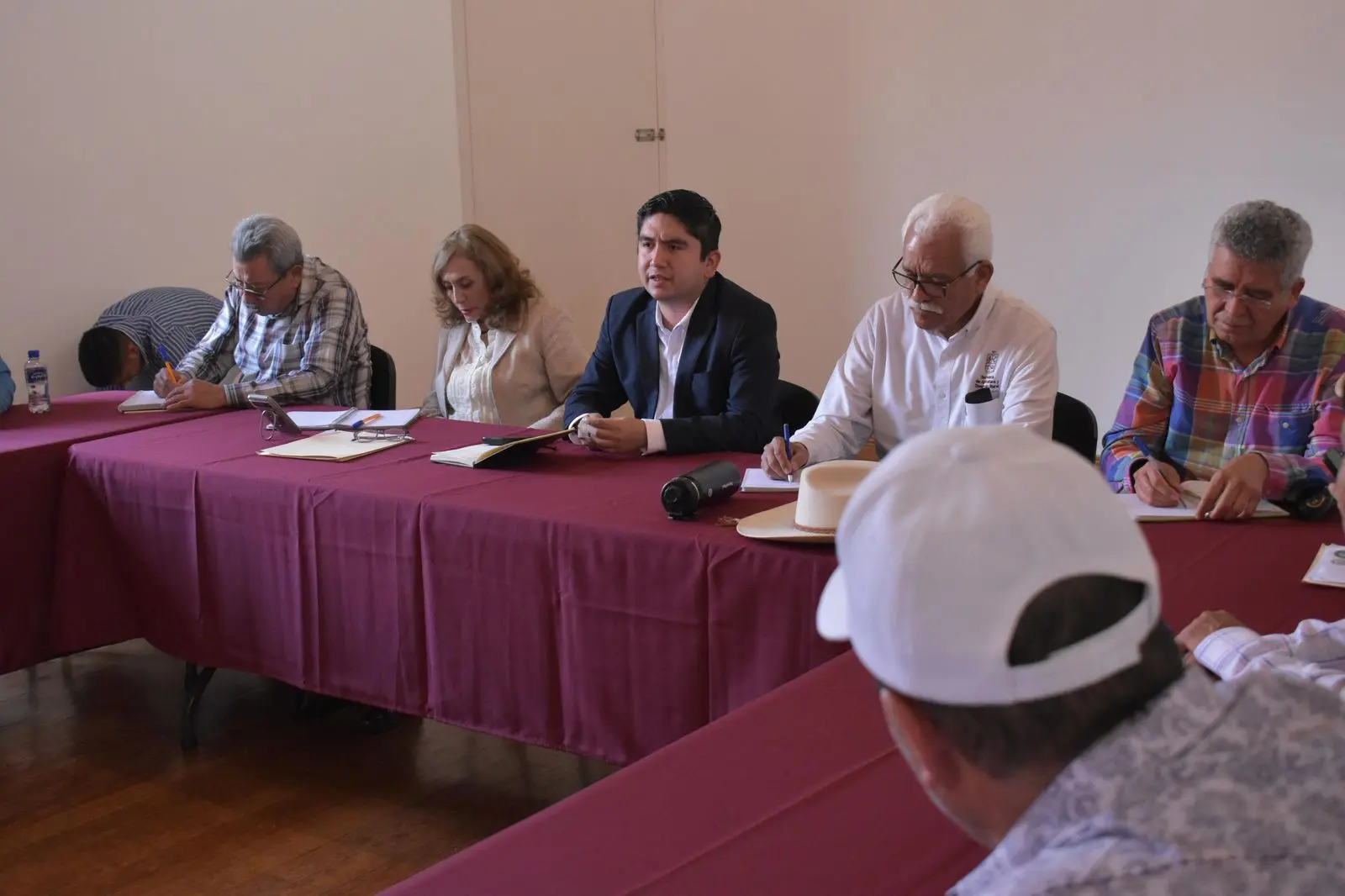 Establece Gobierno de Michoacán y autoridades federales mesa de trabajo con productores del campo