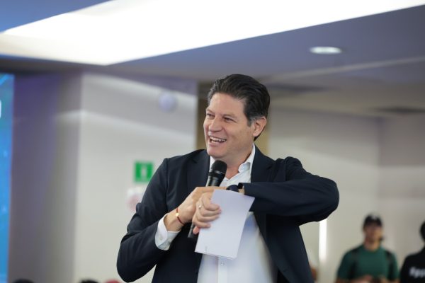 ‘Están engañando a la presidenta’: Alfonso Martínez acusa crisis en salud