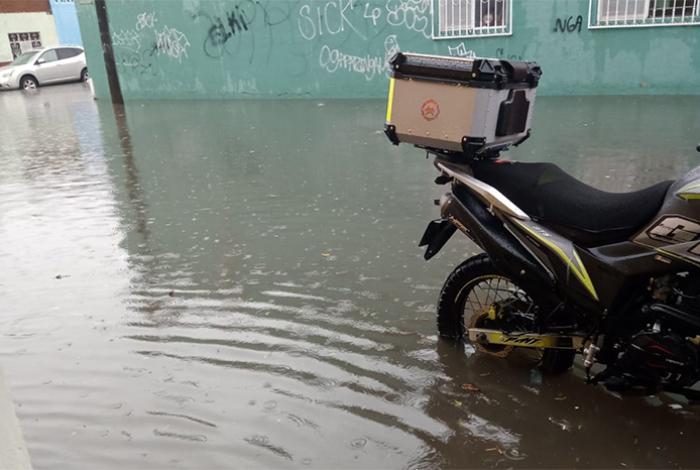 Estancamiento de aguas negras y pluviales generan foco de infección en la Ampliación El Porvenir, Morelia