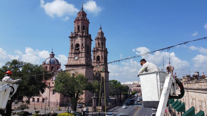 Este miércoles, cierres viales en la Madero por instalación de iluminación navideña