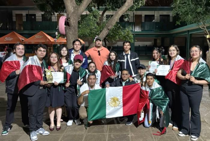 Estudiantes Cecytem destacan en encuentro de ciencia en Paraguay