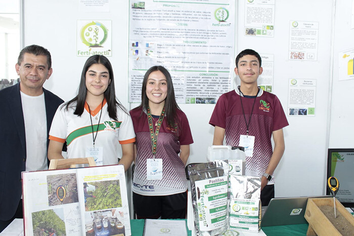  Estudiantes del Cecytem crean biofertilizante a base de estiércol de cabra