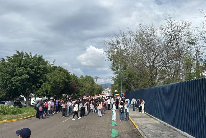 Estudiantes nicolaitas exigen pagos