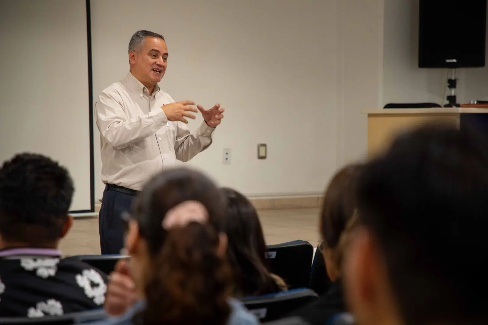 Estudiantes nicolaitas, futuros científicos y científicas; iniciarán estancias de investigación