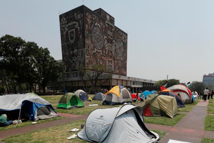 Exigen admitidos en la UNAM respetar tiempos de inscripción pese a sospecha de trampas con IA