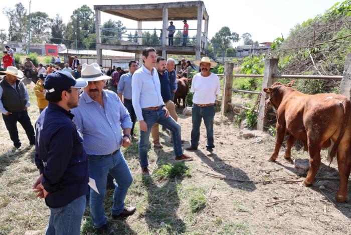 Expresa Alfonso Martínez su solidaridad a productores del área rural