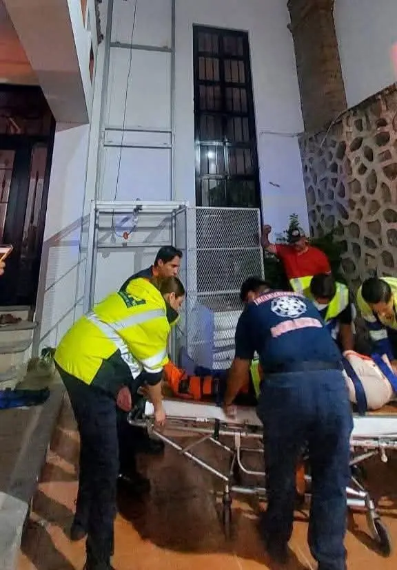 Falla en elevador deja tres lesionados en clínica de La Piedad
