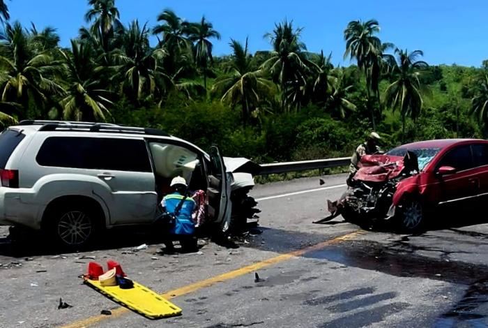 Fatal choque en la autopista Siglo XXI, deja dos personas sin vida y otra lesionada