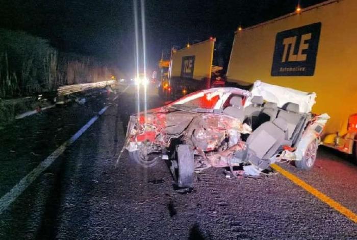 Fatal choque en la Autopista Siglo XXI; hay un hombre muerto y una mujer herida