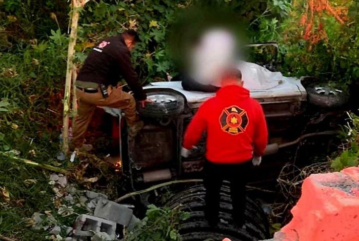 Fatal volcadura en Jiquilpan deja tres muertos y un herido
