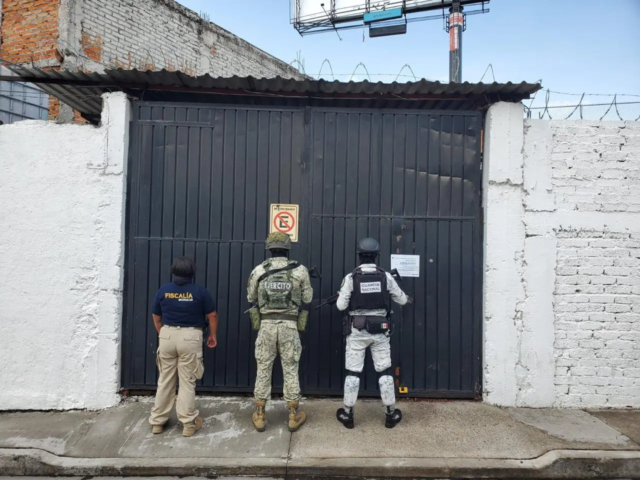 FGE ejecuta cuatro cateos y asegura más de mil 400 dosis de metanfetamina en Morelia y Tacámbaro