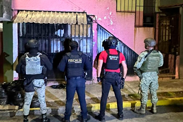 FGE ejecuta tres cateos en Morelia y asegura cerca de 800 dosis de narcótico
