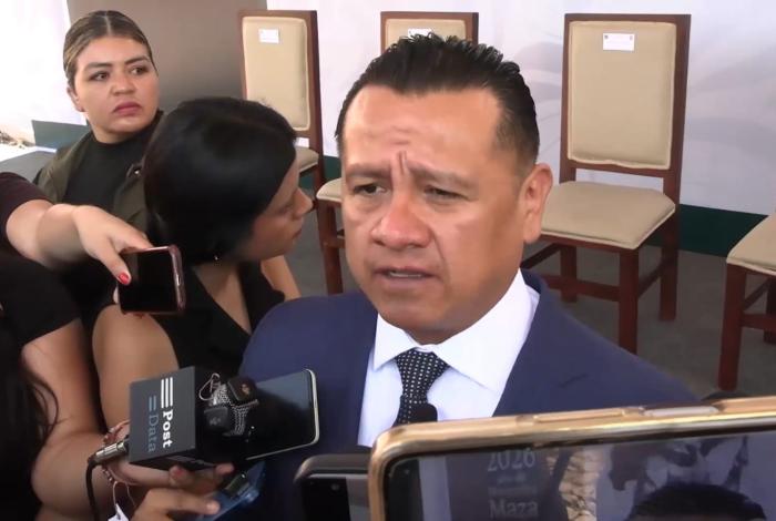 FGE fija postura sobre celular de Carlos Manzo; reitera que su entrega es voluntaria