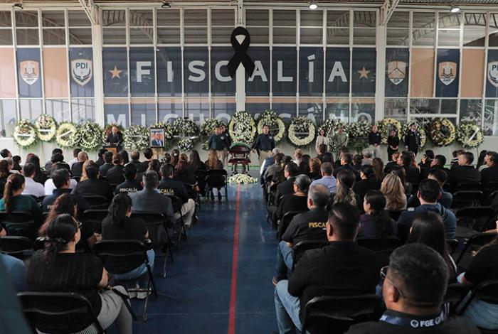 FGE rinde homenaje póstumo a Julio Meza Gaona; mantiene como principal línea de investigación el intento de robo