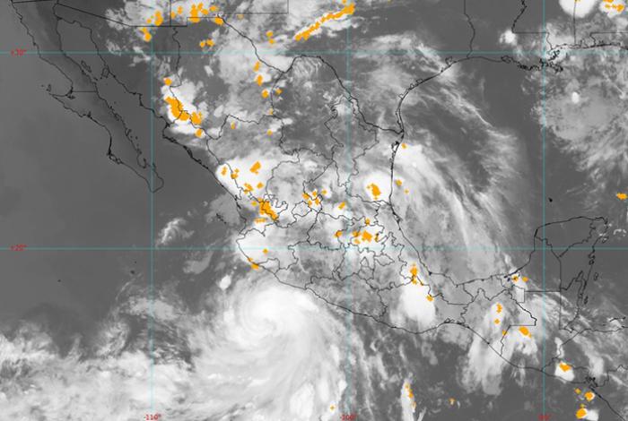 Flossie se intensifica a huracán categoría 1 frente a costas de Michoacán y Guerrero