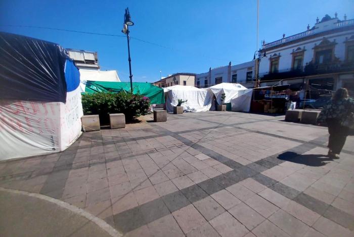 FNLS retirará este miércoles tianguis plantón en plaza Melchor Ocampo