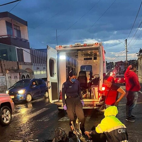 #Foto | Choque entre moto y automóvil deja un herido en Morelia