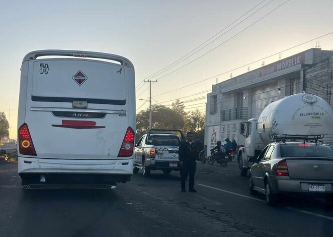  #Foto | Choque entre moto y auto deja 1 herido al poniente de Morelia