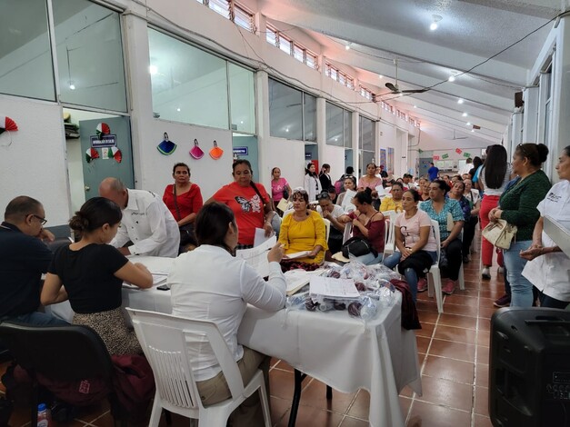  #Fotos | Entrega SSM apoyo económico a personal de salud de Tierra Caliente